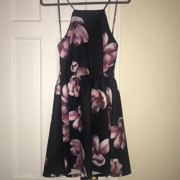 Dresses & Skirts - NWT Black Floral Backless Summer Dress